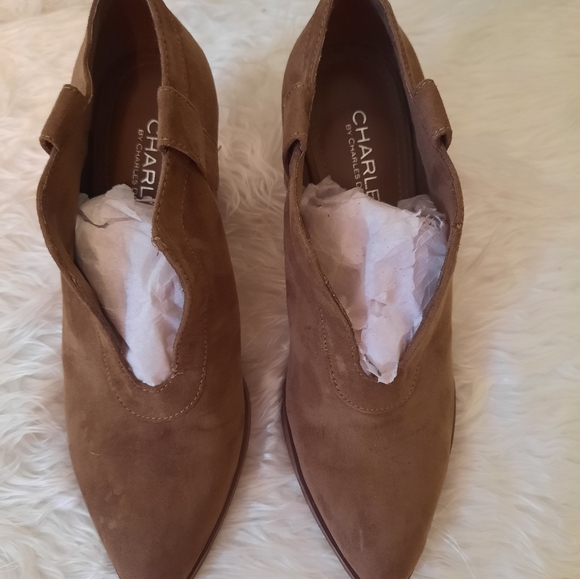 Charles david vegan tan suede chunky heel booties sz 6 *AH - Picture 3 of 6
